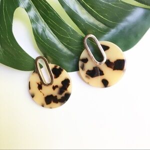 Mia Earrings in light brown